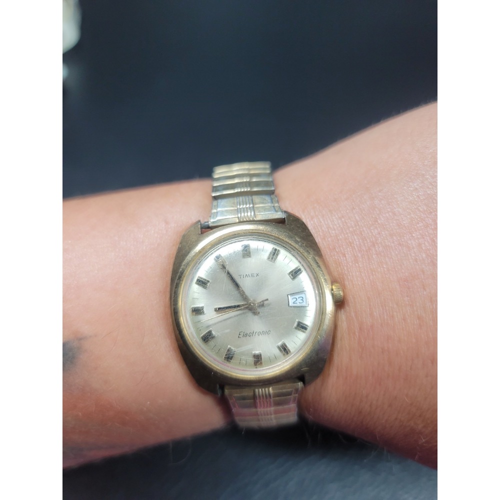 RARE VINTAGE 1970'S TIMEX ELECTRONIC DATE DARK BLUE SQUARE CUSHION MEN'S WATCH